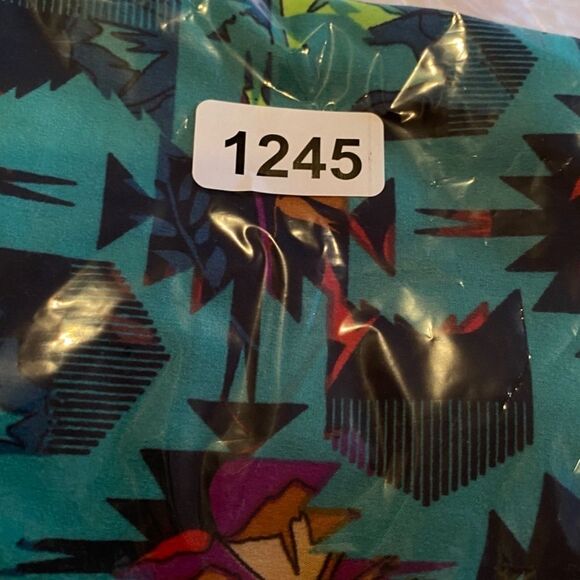 1245 LuLaRoe Leggings Size OS Green Black Geometric Aztec Print New - Picture 4 of 5